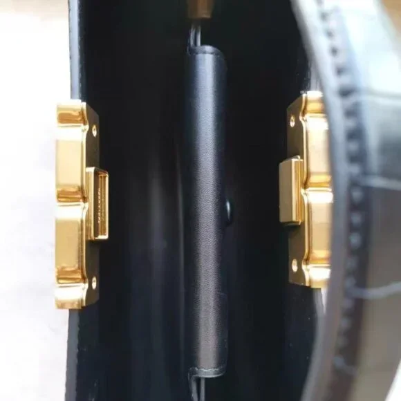 95% NEW TORY BURCH Eleanor shoulder bag - Picture 7 of 7